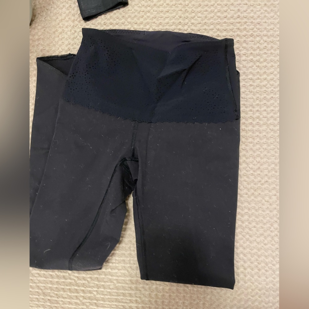 Black lululemon leggings